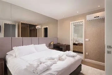 Villa with Pool in Petrčane for 8