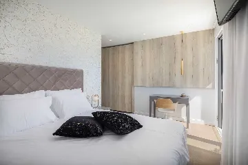 Villa with Pool in Petrčane for 8