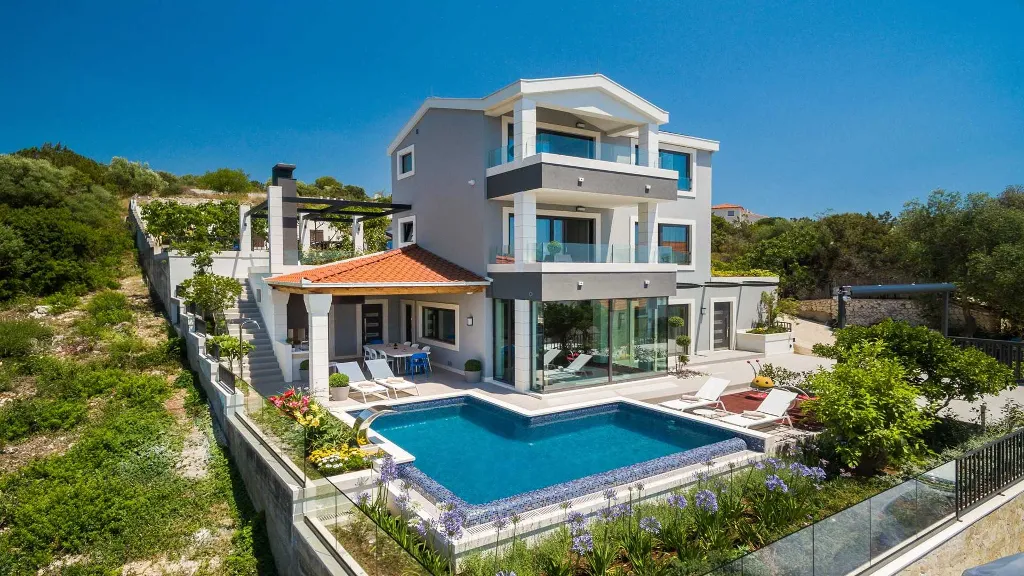 4-Bedroom Villa in Okrug Gornji, Croatia