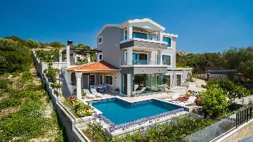 4-Bedroom Villa in Okrug Gornji, Croatia