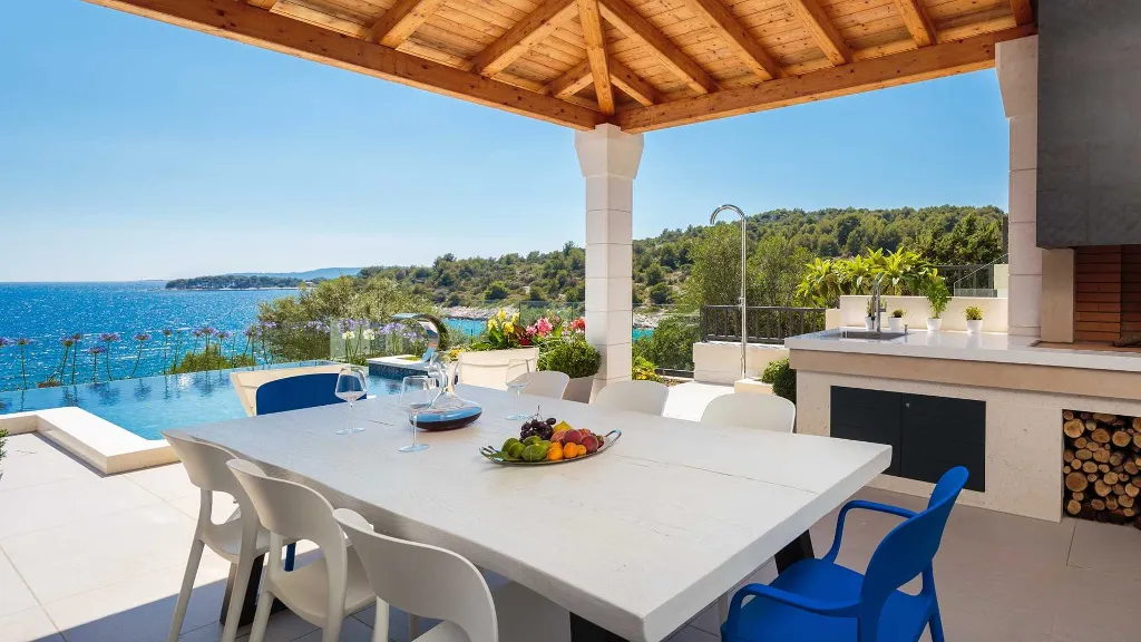 4-Bedroom Villa in Okrug Gornji, Croatia
