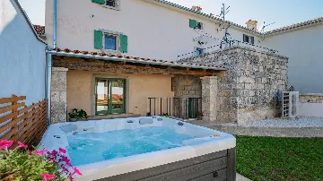 Renovated Istrian Villa for 6 in Višnjan