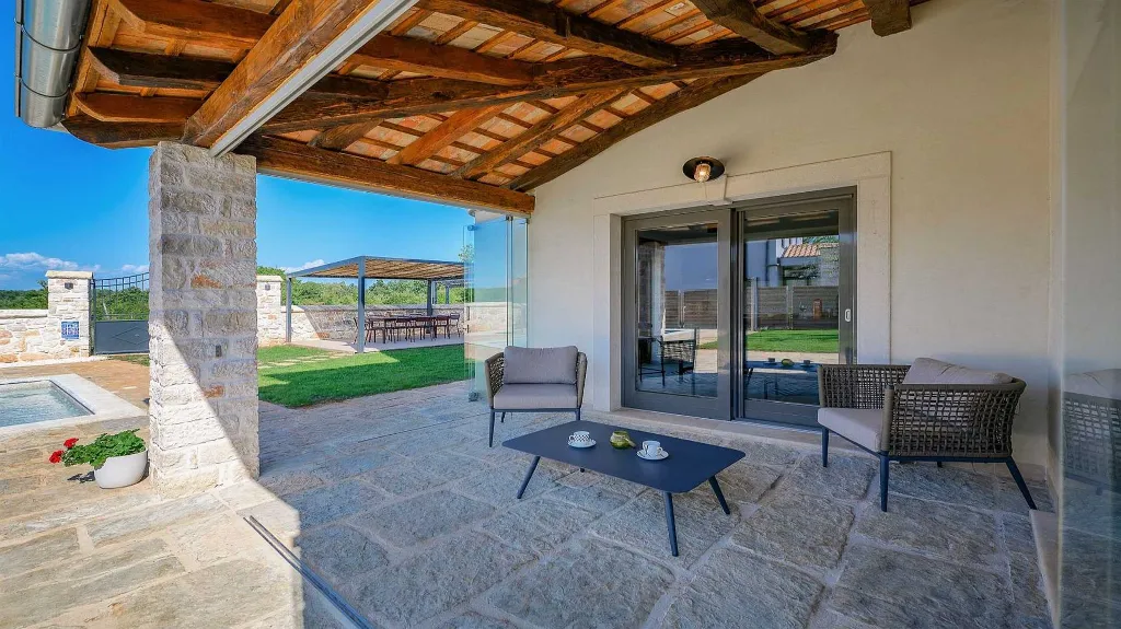 Renovated Villa in Višnjan for 8 Guests