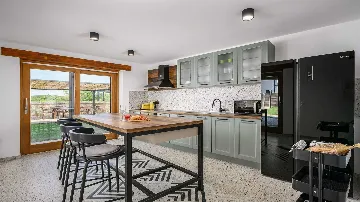 Renovated Villa in Višnjan for 8 Guests