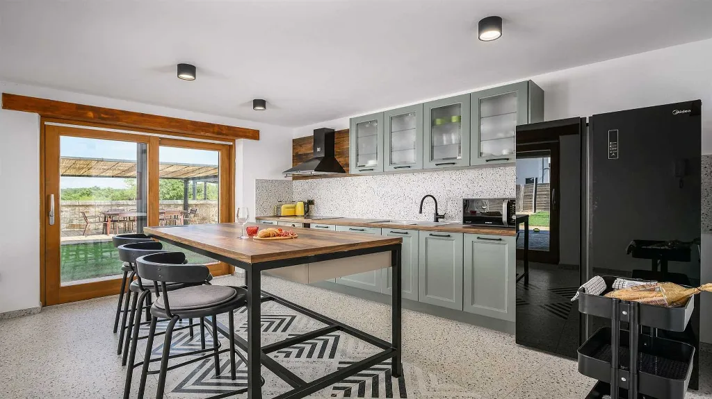 Renovated Villa in Višnjan for 8 Guests