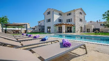 Renovated Villa in Višnjan for 8 Guests