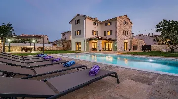 Renovated Villa in Višnjan for 8 Guests