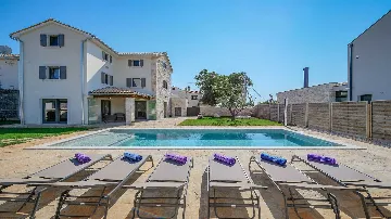 Renovated Villa in Višnjan for 8 Guests
