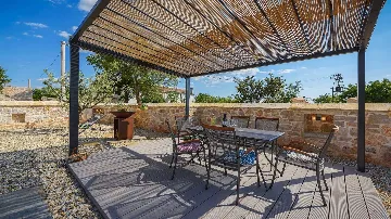 Villa with Heated Pool in Višnjan