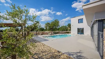 Villa with Heated Pool in Višnjan
