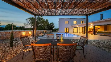 Villa with Heated Pool in Višnjan