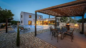 Villa with Heated Pool in Višnjan