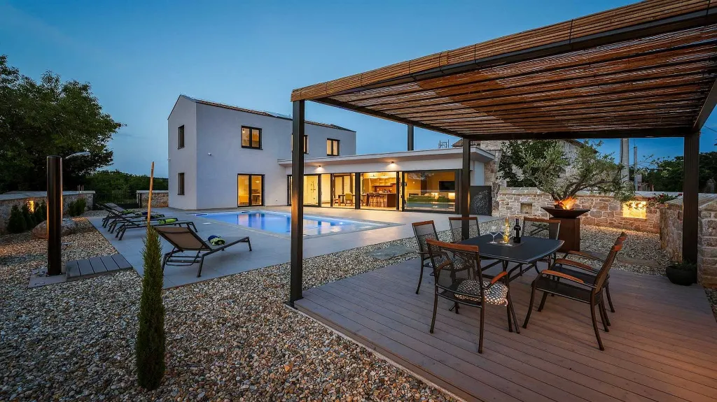 Villa with Heated Pool in Višnjan