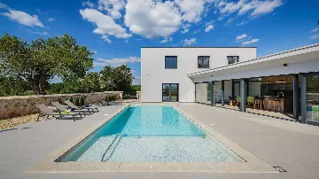 Villa with Heated Pool in Višnjan