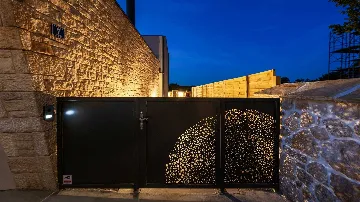 Villa with Heated Pool in Višnjan