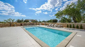 Villa with Heated Pool in Višnjan