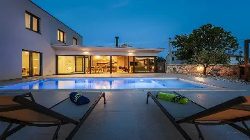 Villa with Heated Pool in Višnjan