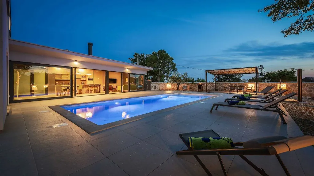 Villa with Heated Pool in Višnjan