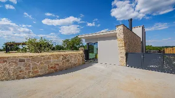 Villa with Heated Pool in Višnjan