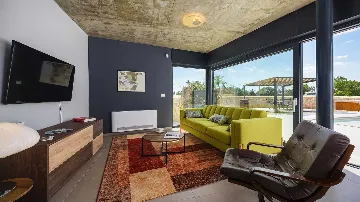 Villa with Heated Pool in Višnjan