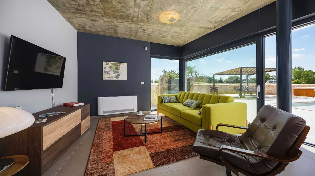 Villa with Heated Pool in Višnjan