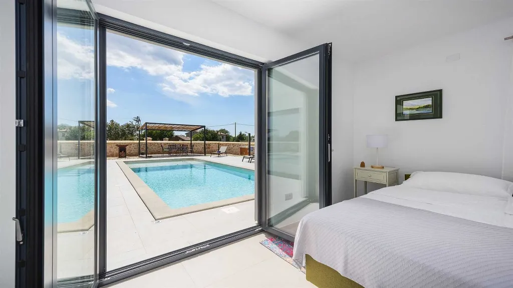 Villa with Heated Pool in Višnjan
