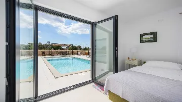 Villa with Heated Pool in Višnjan