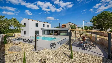 Villa with Heated Pool in Višnjan
