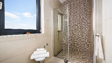 Villa with Heated Pool in Višnjan