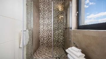 Villa with Heated Pool in Višnjan