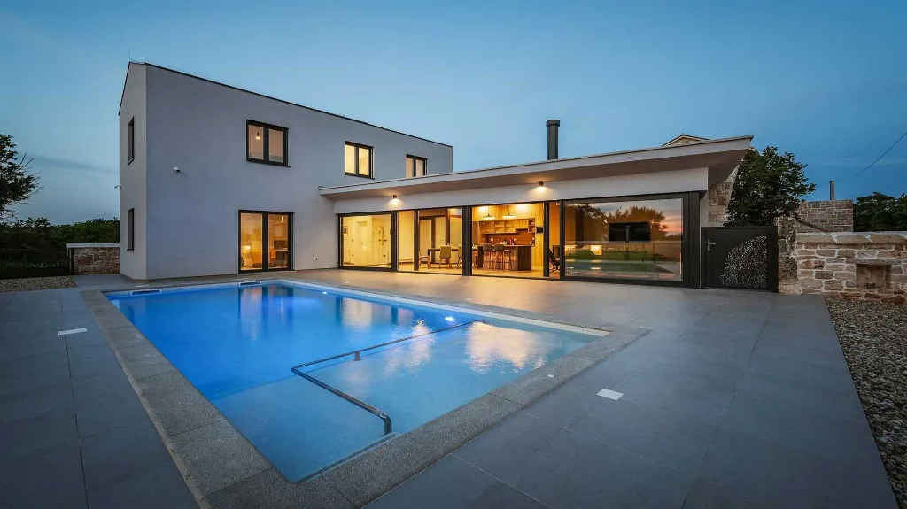 Villa with Heated Pool in Višnjan