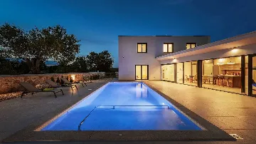 Villa with Heated Pool in Višnjan