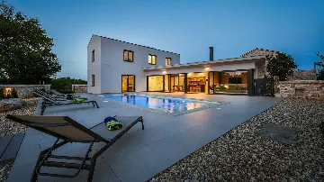Villa with Heated Pool in Višnjan