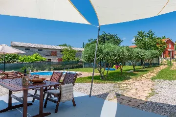 Villa with Pool in Nedešćina