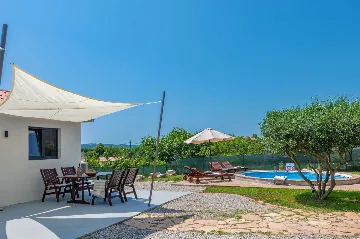Villa with Pool in Nedešćina