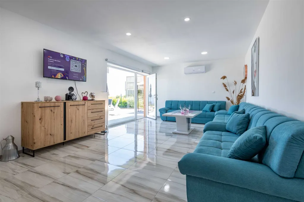 Spacious Family Home with Pool in Labin