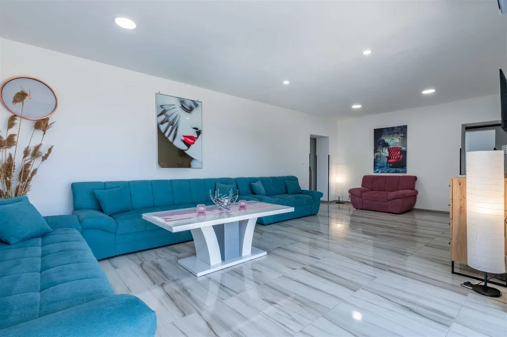 Spacious Family Home with Pool in Labin