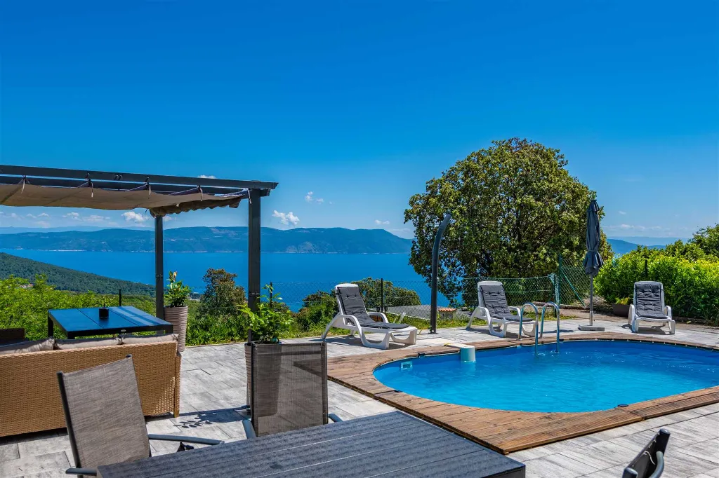 Spacious Family Home with Pool in Labin