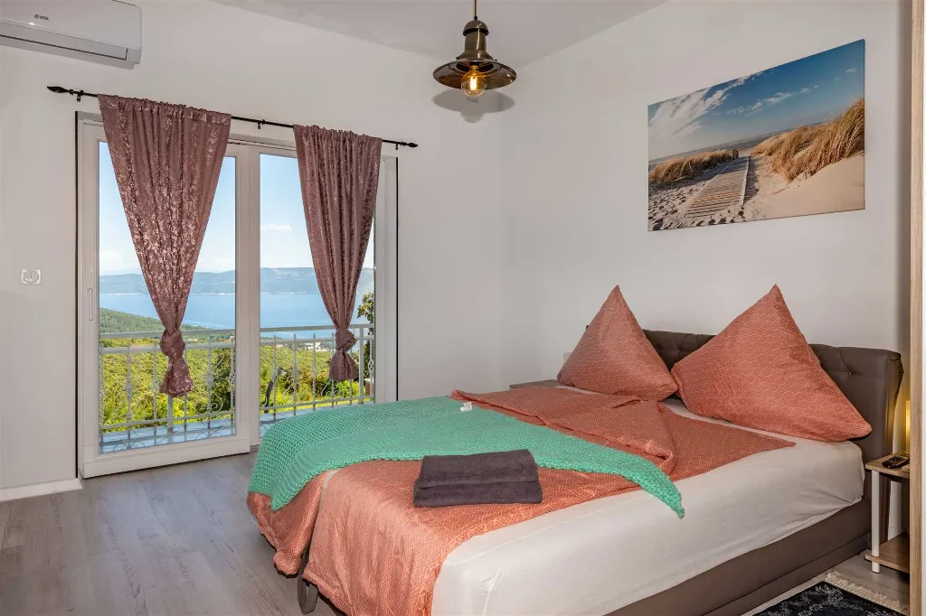 Spacious Family Home with Pool in Labin