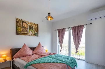 Spacious Family Home with Pool in Labin