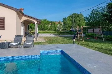 House in Pazin for 8 Guests with Private Pool