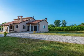 House in Pazin for 8 Guests with Private Pool