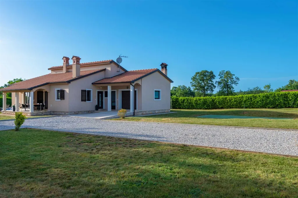 House in Pazin for 8 Guests with Private Pool