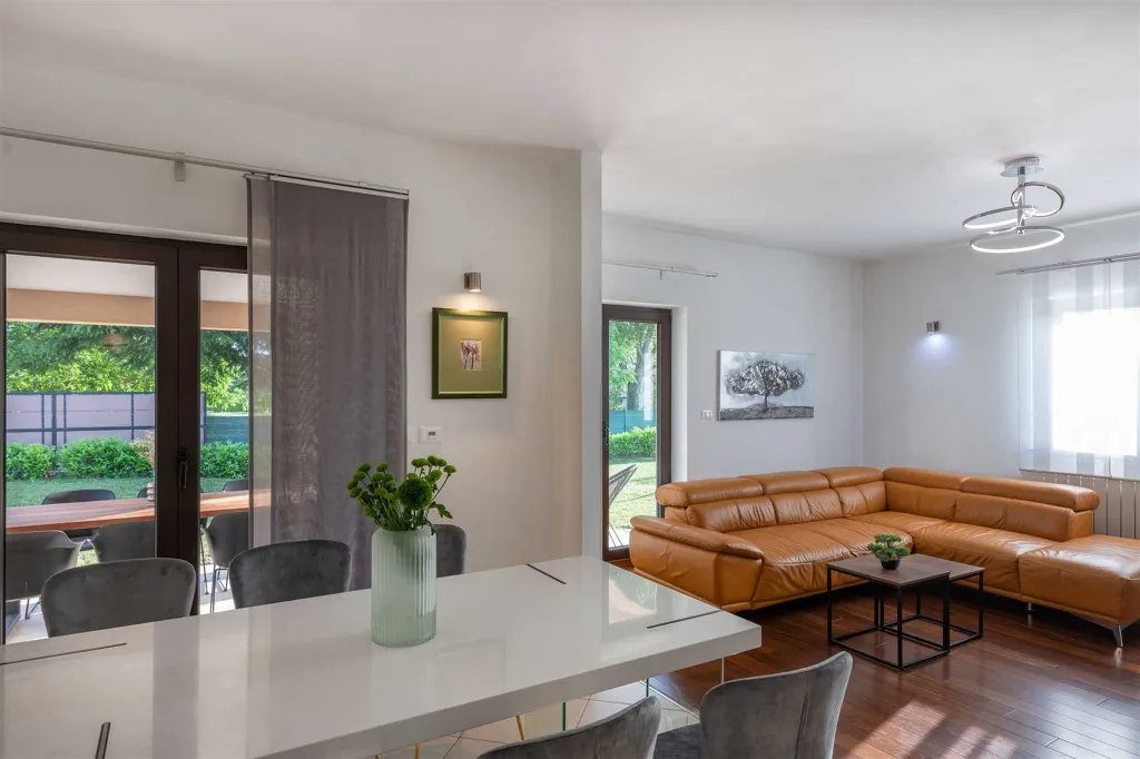 House in Pazin for 8 Guests with Private Pool