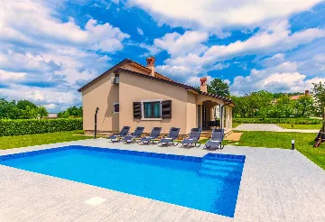 House in Pazin for 8 Guests with Private Pool