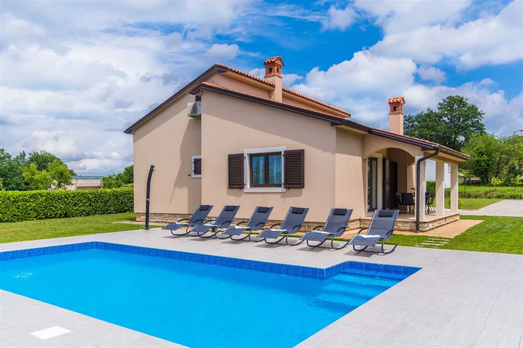 House in Pazin for 8 Guests with Private Pool