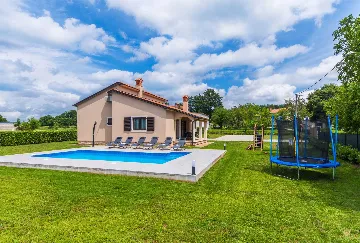 House in Pazin for 8 Guests with Private Pool