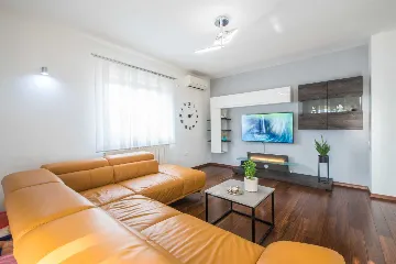 House in Pazin for 8 Guests with Private Pool