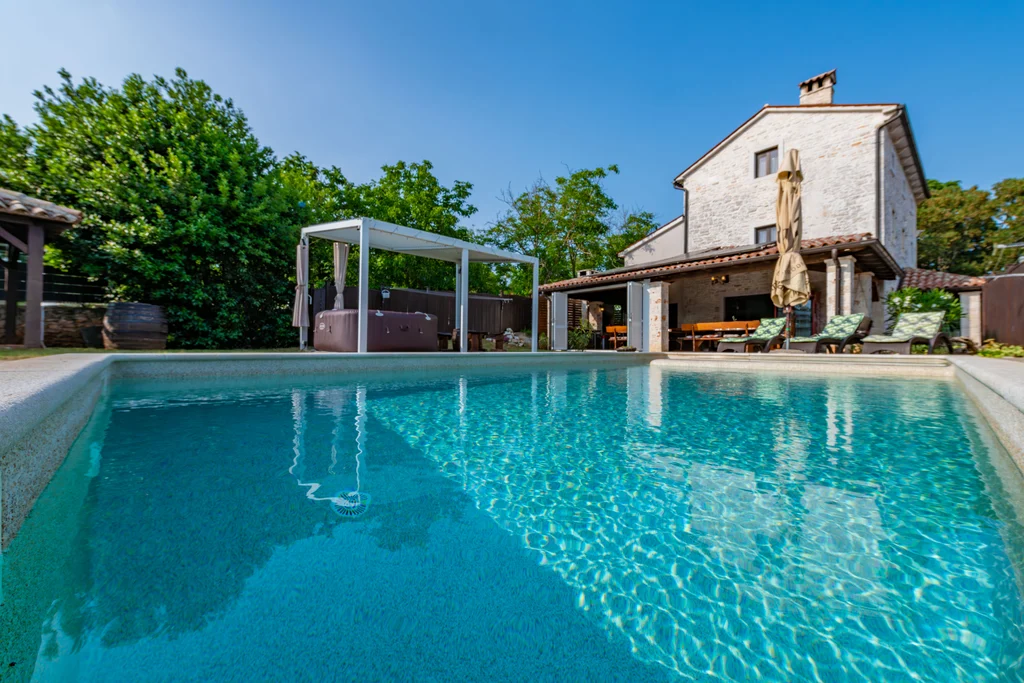 Holiday House in Barban with Heated Pool