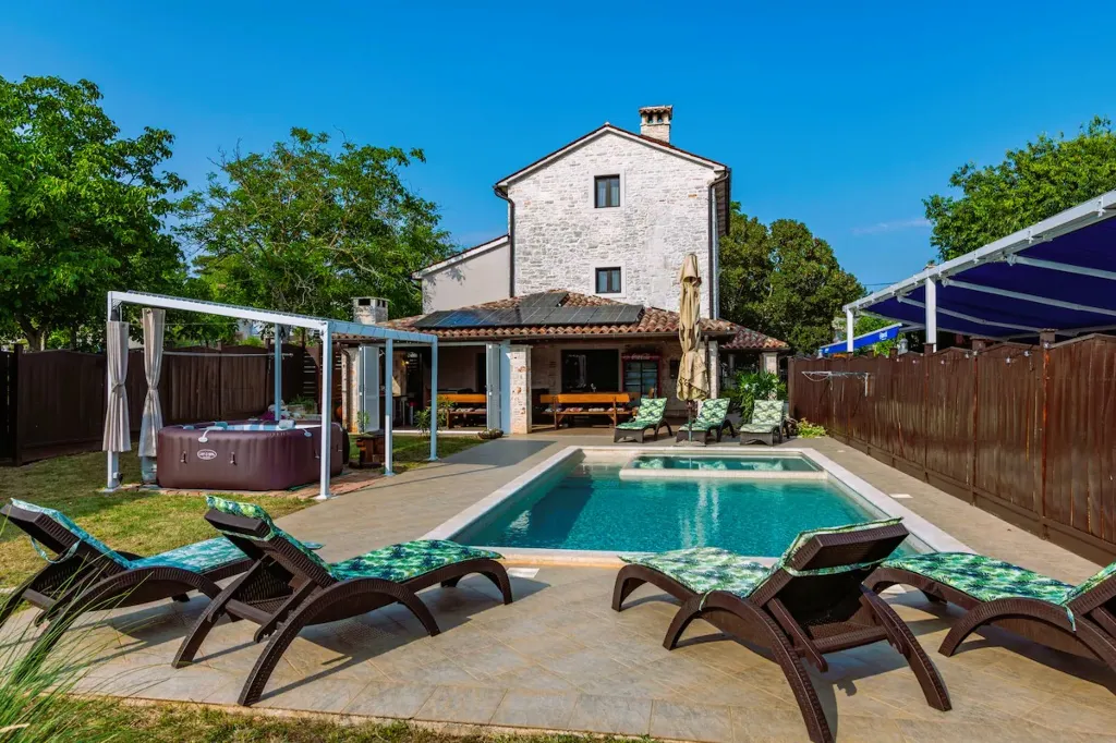 Holiday House in Barban with Heated Pool